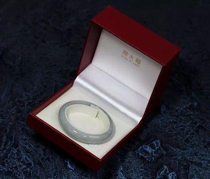 周大福买翡翠手镯好吗周大福店有翡翠手镯吗-第1张图片-翡翠网 周大福买翡翠手镯好吗周大福店有翡翠手镯吗-第1张图片-翡翠网
