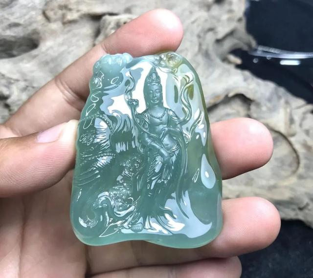 关于切皮肉不分的木纳翡翠原石的信息-第6张图片-翡翠网 关于切皮肉不分的木纳翡翠原石的信息-第6张图片-翡翠网