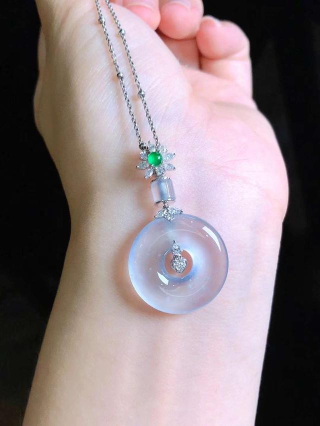 女人戴翡翠对身体有什么好处女人戴翡翠的好处-第16张图片-翡翠网