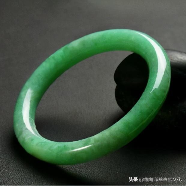 青灰色翡翠手镯好吗,青灰色翡翠 手镯-第16张图片-翡翠网 青灰色翡翠手镯好吗,青灰色翡翠 手镯-第16张图片-翡翠网