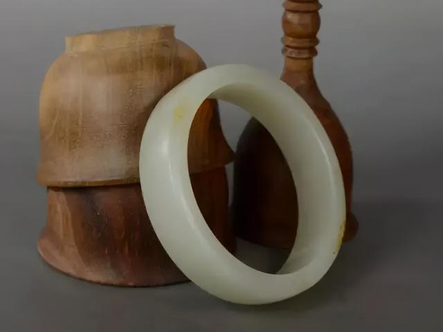 翡翠手镯上有凤纹好吗的简单介绍-第4张图片-翡翠网 翡翠手镯上有凤纹好吗的简单介绍-第4张图片-翡翠网