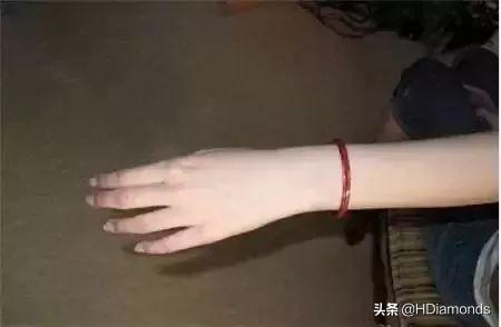 翡翠手镯怎么戴怎么出手翡翠手镯-第11张图片-翡翠网 翡翠手镯怎么戴怎么出手翡翠手镯-第11张图片-翡翠网