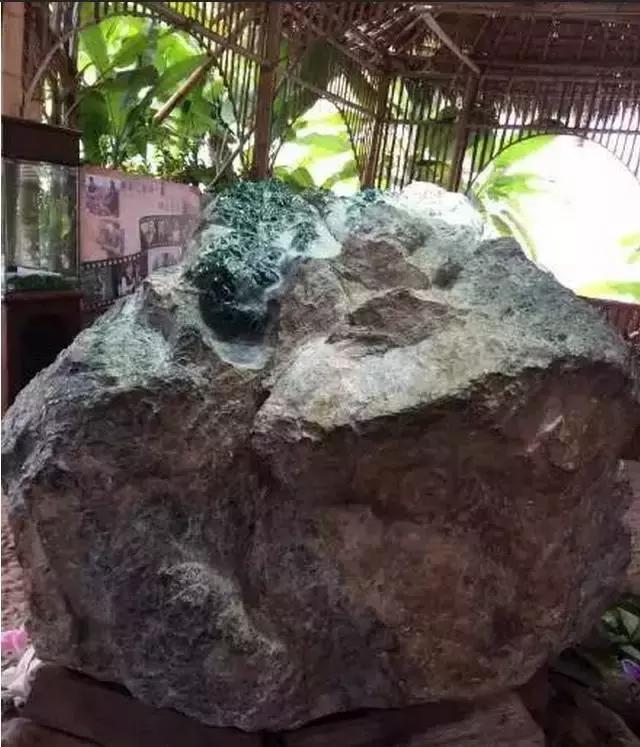 翡翠原石价值3亿的简单介绍-第9张图片-翡翠网 翡翠原石价值3亿的简单介绍-第9张图片-翡翠网