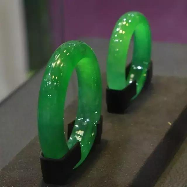 翡翠原石价值3亿的简单介绍-第23张图片-翡翠网 翡翠原石价值3亿的简单介绍-第23张图片-翡翠网