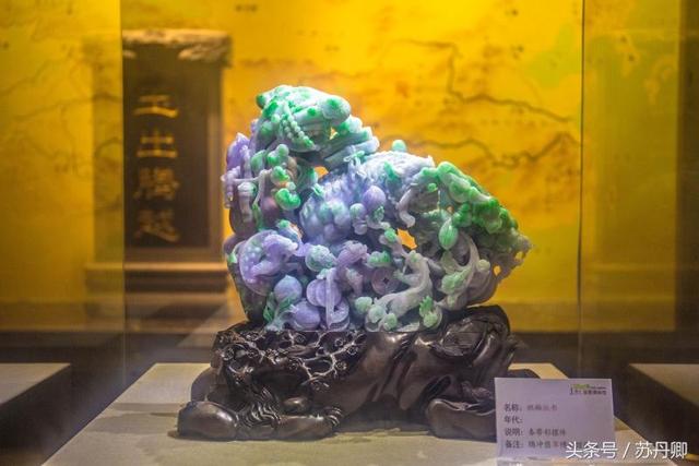 清代红翡翠手镯价值及图片,清代出土翡翠手镯图片-第1张图片-翡翠网 清代红翡翠手镯价值及图片,清代出土翡翠手镯图片-第1张图片-翡翠网