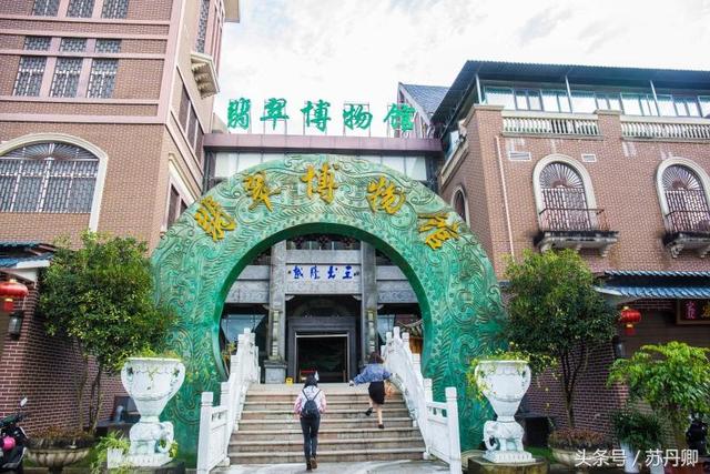 清代红翡翠手镯价值及图片,清代出土翡翠手镯图片-第2张图片-翡翠网 清代红翡翠手镯价值及图片,清代出土翡翠手镯图片-第2张图片-翡翠网