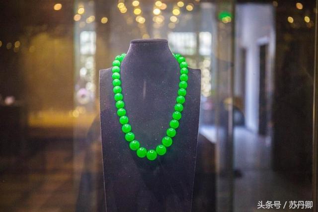 清代红翡翠手镯价值及图片,清代出土翡翠手镯图片-第3张图片-翡翠网 清代红翡翠手镯价值及图片,清代出土翡翠手镯图片-第3张图片-翡翠网