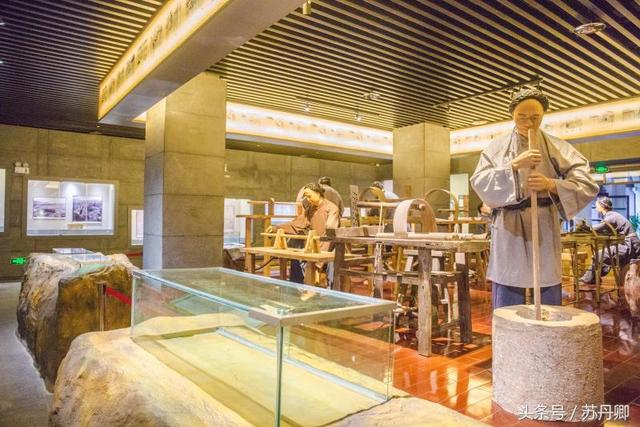 清代红翡翠手镯价值及图片,清代出土翡翠手镯图片-第7张图片-翡翠网 清代红翡翠手镯价值及图片,清代出土翡翠手镯图片-第7张图片-翡翠网