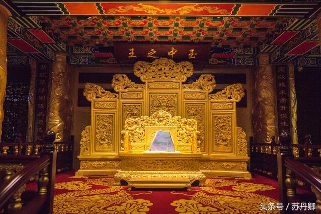 清代红翡翠手镯价值及图片,清代出土翡翠手镯图片-第12张图片-翡翠网 清代红翡翠手镯价值及图片,清代出土翡翠手镯图片-第12张图片-翡翠网