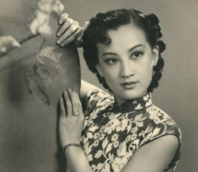 出土翡翠手镯的价值,雕花翡翠手镯价值高吗-第4张图片-翡翠网 出土翡翠手镯的价值,雕花翡翠手镯价值高吗-第4张图片-翡翠网