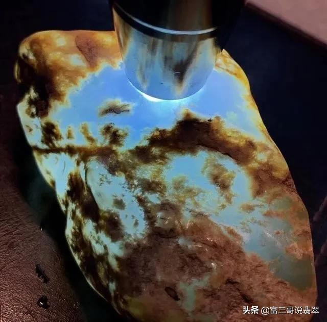 翡翠原石大马坎场口特点翡翠原石图解大马坎-第1张图片-翡翠网 翡翠原石大马坎场口特点翡翠原石图解大马坎-第1张图片-翡翠网