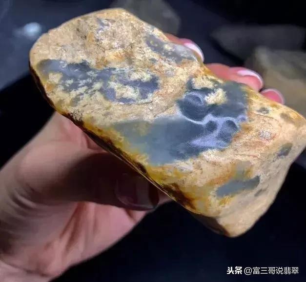 翡翠原石大马坎场口特点翡翠原石图解大马坎-第2张图片-翡翠网 翡翠原石大马坎场口特点翡翠原石图解大马坎-第2张图片-翡翠网