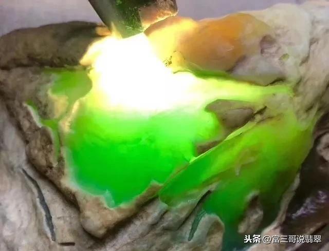 翡翠原石大马坎场口特点翡翠原石图解大马坎-第4张图片-翡翠网 翡翠原石大马坎场口特点翡翠原石图解大马坎-第4张图片-翡翠网