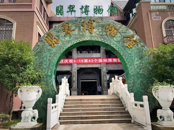 翡翠鼻烟壶市场价格翡翠毛石市场价格-第1张图片-翡翠网 翡翠鼻烟壶市场价格翡翠毛石市场价格-第1张图片-翡翠网