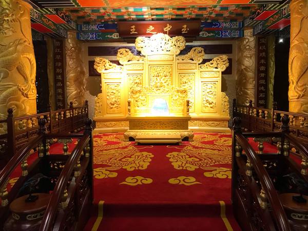 翡翠鼻烟壶市场价格翡翠毛石市场价格-第2张图片-翡翠网 翡翠鼻烟壶市场价格翡翠毛石市场价格-第2张图片-翡翠网