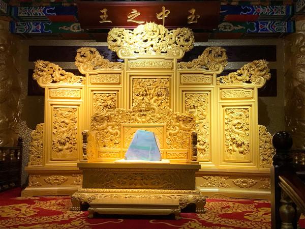 翡翠鼻烟壶市场价格翡翠毛石市场价格-第3张图片-翡翠网 翡翠鼻烟壶市场价格翡翠毛石市场价格-第3张图片-翡翠网