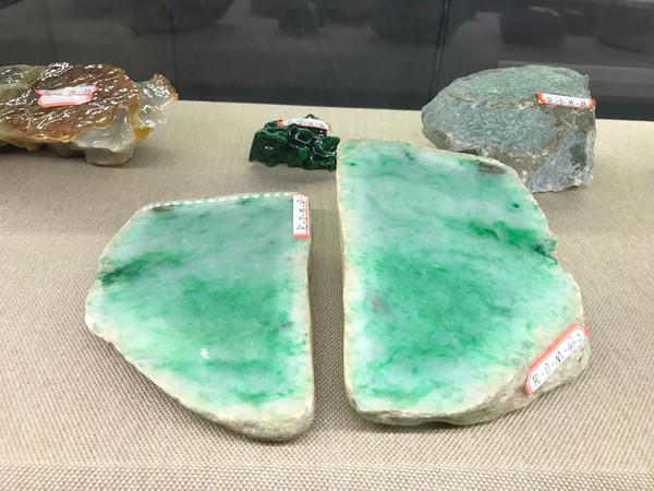 翡翠鼻烟壶市场价格翡翠毛石市场价格-第11张图片-翡翠网 翡翠鼻烟壶市场价格翡翠毛石市场价格-第11张图片-翡翠网