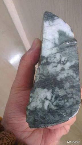 关于翡翠原石切涨做出手饰到哪里卖的信息-第4张图片-翡翠网 关于翡翠原石切涨做出手饰到哪里卖的信息-第4张图片-翡翠网