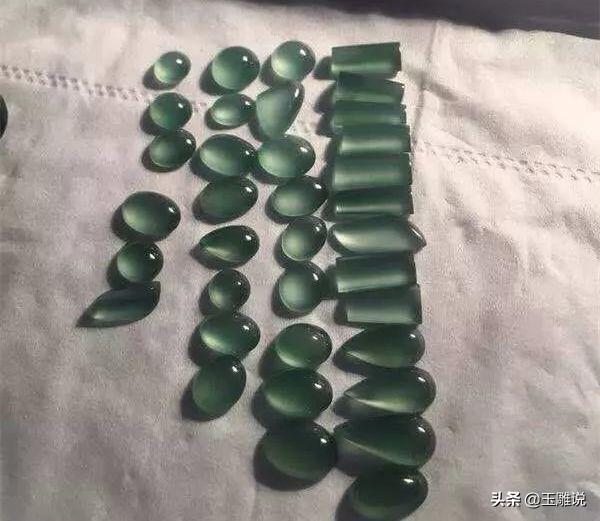 最美翡翠原石取件原石出的翡翠把件-第5张图片-翡翠网 最美翡翠原石取件原石出的翡翠把件-第5张图片-翡翠网