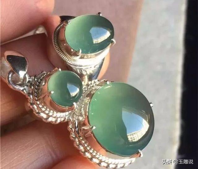 最美翡翠原石取件原石出的翡翠把件-第7张图片-翡翠网 最美翡翠原石取件原石出的翡翠把件-第7张图片-翡翠网