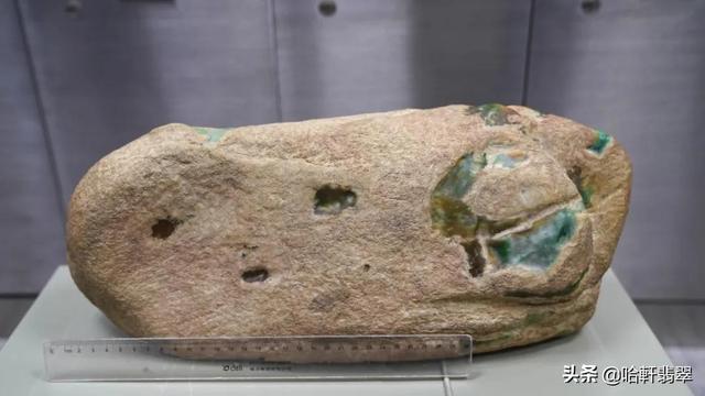 翡翠水晶原石拍卖阿里拍卖上的翡翠原石靠谱吗-第1张图片-翡翠网 翡翠水晶原石拍卖阿里拍卖上的翡翠原石靠谱吗-第1张图片-翡翠网