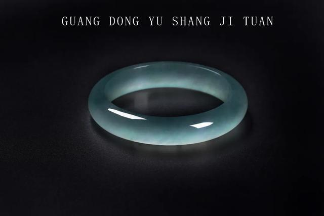 翡翠手镯打灯起紫色荧光是真的假的,荧光绿翡翠手镯-第12张图片-翡翠网 翡翠手镯打灯起紫色荧光是真的假的,荧光绿翡翠手镯-第12张图片-翡翠网