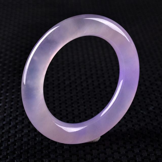 冰紫色翡翠手镯好吗,翡翠手镯对着光照里面有紫色-第3张图片-翡翠网 冰紫色翡翠手镯好吗,翡翠手镯对着光照里面有紫色-第3张图片-翡翠网