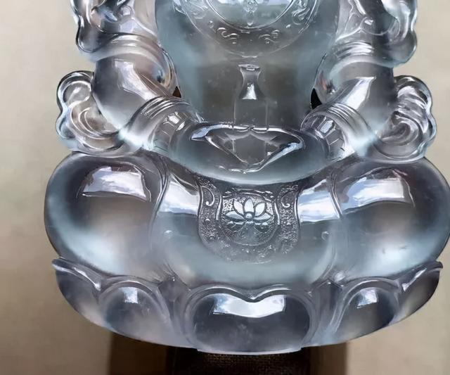 玻璃种翡翠原石价格,翡翠原石变成玻璃种-第10张图片-翡翠网 玻璃种翡翠原石价格,翡翠原石变成玻璃种-第10张图片-翡翠网