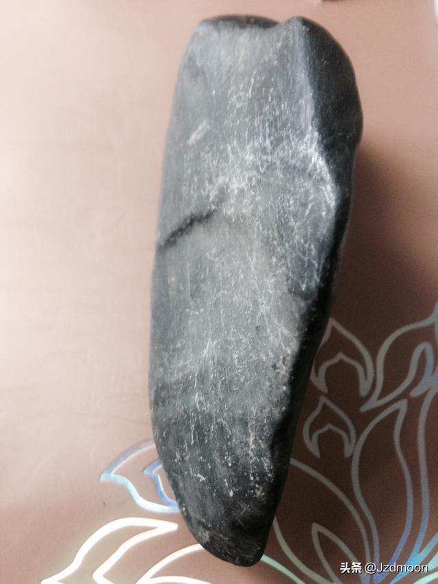 莫莫亮黄皮原石莫莫亮的翡翠原石-第2张图片-翡翠网 莫莫亮黄皮原石莫莫亮的翡翠原石-第2张图片-翡翠网