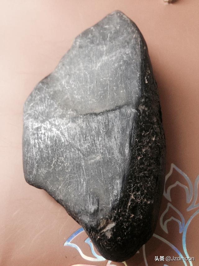 莫莫亮黄皮原石莫莫亮的翡翠原石-第4张图片-翡翠网 莫莫亮黄皮原石莫莫亮的翡翠原石-第4张图片-翡翠网