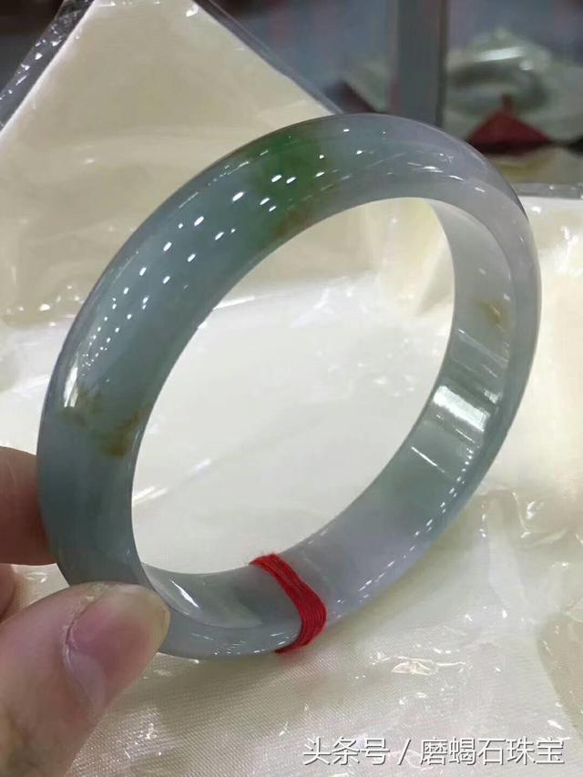 3000翡翠手镯的简单介绍-第3张图片-翡翠网 3000翡翠手镯的简单介绍-第3张图片-翡翠网