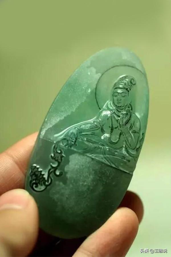 玻璃种帝王绿翡翠图片晴绿底玻璃种翡翠原石-第2张图片-翡翠网 玻璃种帝王绿翡翠图片晴绿底玻璃种翡翠原石-第2张图片-翡翠网