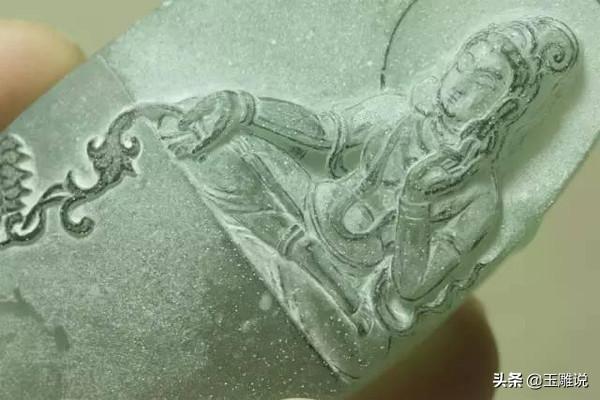 玻璃种帝王绿翡翠图片晴绿底玻璃种翡翠原石-第3张图片-翡翠网 玻璃种帝王绿翡翠图片晴绿底玻璃种翡翠原石-第3张图片-翡翠网