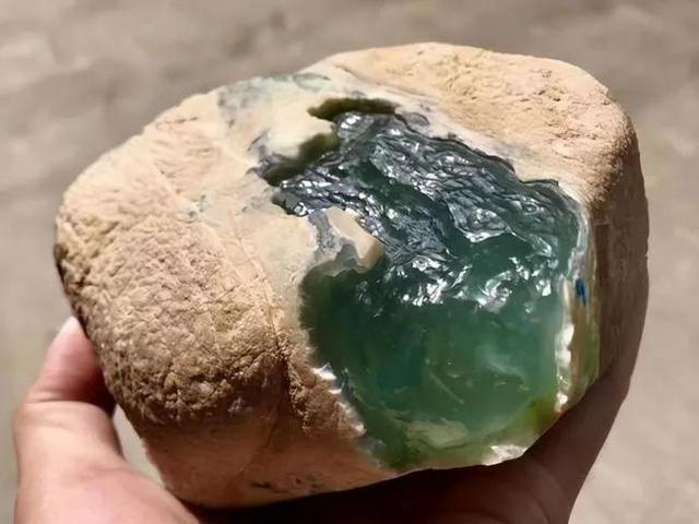 翡翠原石白岩沙的特征,姐堆场口翡翠原石特征-第2张图片-翡翠网 翡翠原石白岩沙的特征,姐堆场口翡翠原石特征-第2张图片-翡翠网