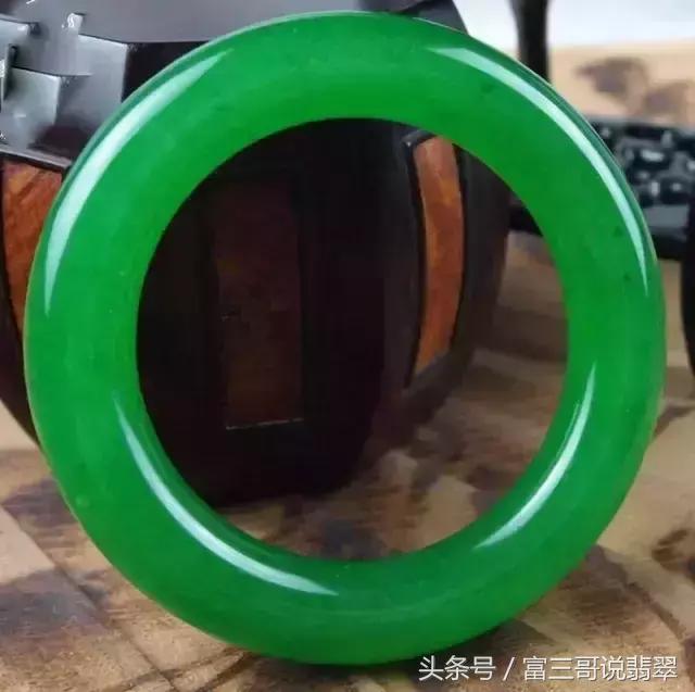 质量好翡翠首饰手镯知识,翡翠手镯2000元买的质量怎么样呀-第8张图片-翡翠网 质量好翡翠首饰手镯知识,翡翠手镯2000元买的质量怎么样呀-第8张图片-翡翠网