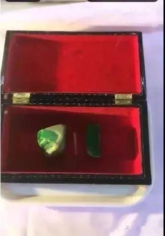 翡翠原石切一刀要多少钱,翡翠原石多少一克-第1张图片-翡翠网 翡翠原石切一刀要多少钱,翡翠原石多少一克-第1张图片-翡翠网