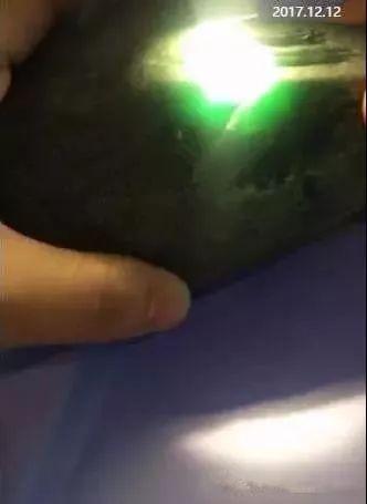 翡翠原石切一刀要多少钱,翡翠原石多少一克-第15张图片-翡翠网 翡翠原石切一刀要多少钱,翡翠原石多少一克-第15张图片-翡翠网