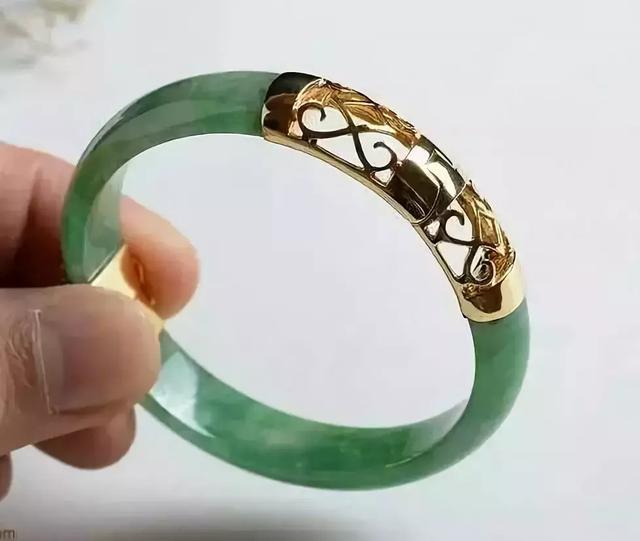 镶嵌翡翠手镯,k金镶嵌翡翠手镯-第12张图片-翡翠网 镶嵌翡翠手镯,k金镶嵌翡翠手镯-第12张图片-翡翠网