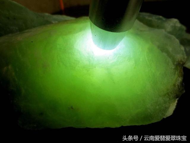 翡翠手镯3万的简单介绍-第2张图片-翡翠网 翡翠手镯3万的简单介绍-第2张图片-翡翠网