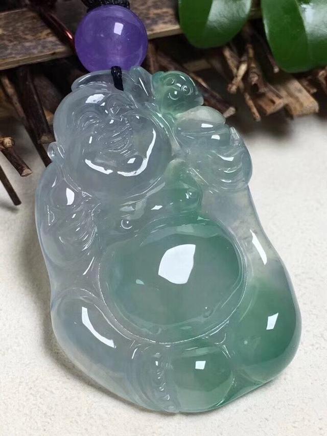 冰种翡翠鉴别知识,翡翠怎么鉴别冰种翡翠手镯-第1张图片-翡翠网 冰种翡翠鉴别知识,翡翠怎么鉴别冰种翡翠手镯-第1张图片-翡翠网