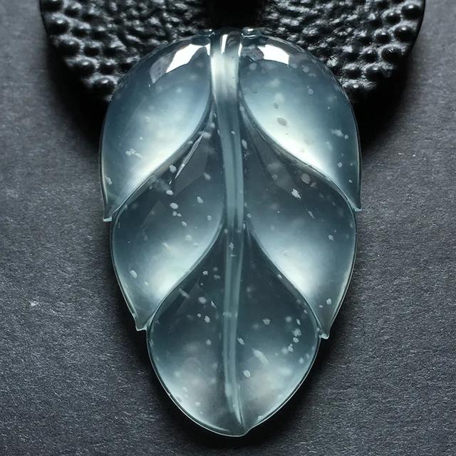 翡翠冰种绿色有雪花棉的价格的简单介绍-第3张图片-翡翠网 翡翠冰种绿色有雪花棉的价格的简单介绍-第3张图片-翡翠网