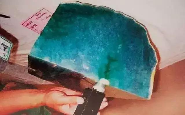 翡翠原石加工价格行情,冰种翡翠原石价格行情-第1张图片-翡翠网 翡翠原石加工价格行情,冰种翡翠原石价格行情-第1张图片-翡翠网