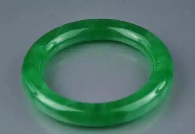 翡翠原石加工价格行情,冰种翡翠原石价格行情-第3张图片-翡翠网 翡翠原石加工价格行情,冰种翡翠原石价格行情-第3张图片-翡翠网