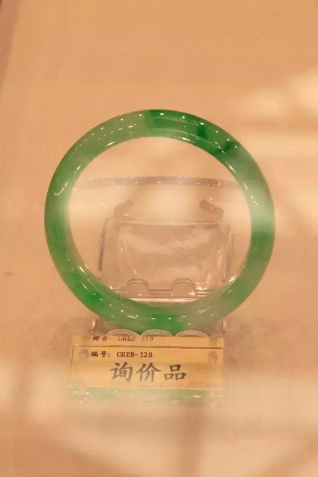 关于翡翠手镯的美与生俱来的信息-第41张图片-翡翠网 关于翡翠手镯的美与生俱来的信息-第41张图片-翡翠网