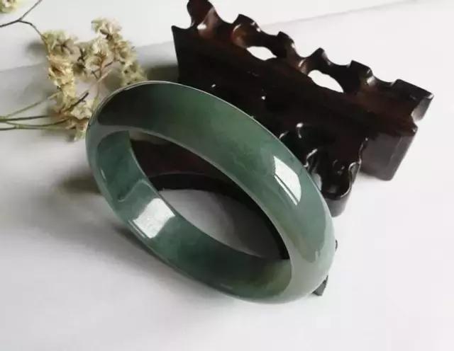 翡翠手镯知识讲解,翡翠讲解知识大全-第13张图片-翡翠网 翡翠手镯知识讲解,翡翠讲解知识大全-第13张图片-翡翠网