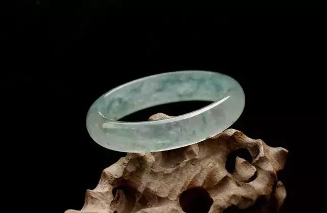 翡翠手镯知识讲解,翡翠讲解知识大全-第22张图片-翡翠网 翡翠手镯知识讲解,翡翠讲解知识大全-第22张图片-翡翠网