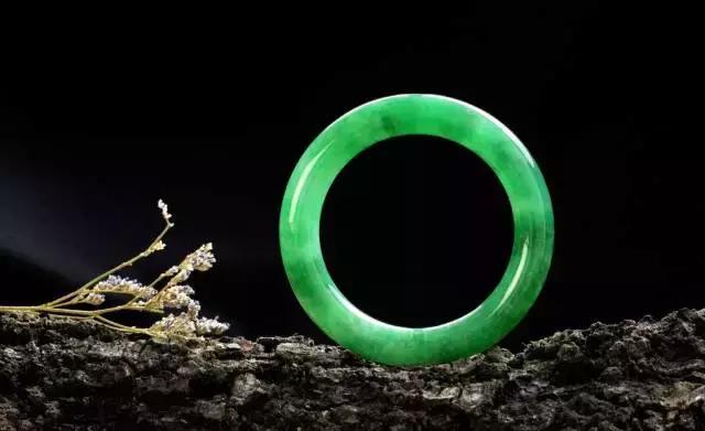 翡翠手镯知识讲解,翡翠讲解知识大全-第29张图片-翡翠网 翡翠手镯知识讲解,翡翠讲解知识大全-第29张图片-翡翠网