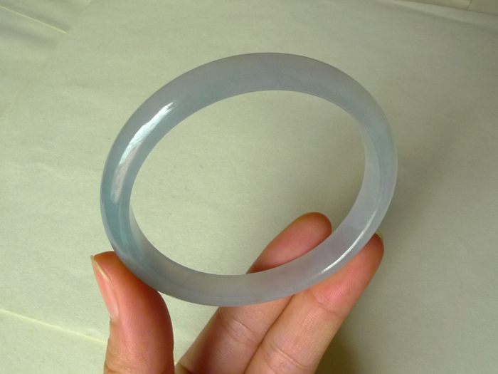 怎样让翡翠手镯通透,翡翠手镯怎么养才能透-第2张图片-翡翠网 怎样让翡翠手镯通透,翡翠手镯怎么养才能透-第2张图片-翡翠网