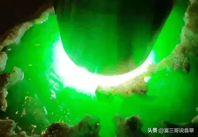 赌翡翠原石知识翡翠原石入门级知识大全-第3张图片-翡翠网 赌翡翠原石知识翡翠原石入门级知识大全-第3张图片-翡翠网