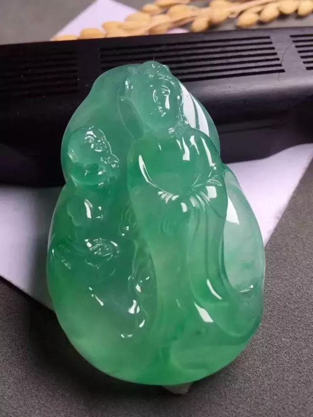 翡翠手镯的翠根是什么,翡翠手镯翠根会散开吗-第2张图片-翡翠网 翡翠手镯的翠根是什么,翡翠手镯翠根会散开吗-第2张图片-翡翠网